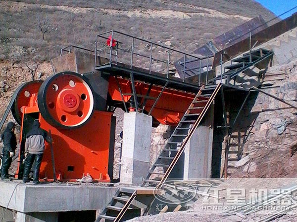 顎式破碎機生產現場