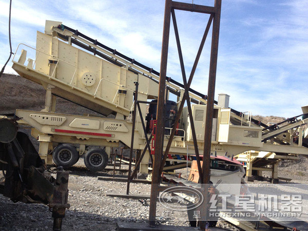 移動圓錐破碎機工作現場 移動圓錐破碎機工作現場