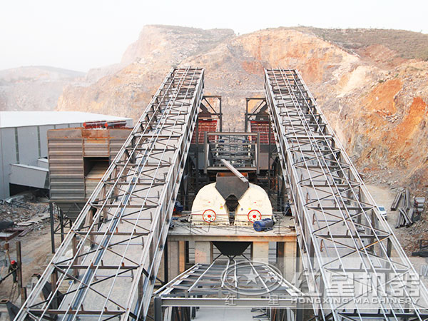 錘破制砂生產(chǎn)現(xiàn)場(chǎng) 錘破制砂生產(chǎn)現(xiàn)場(chǎng)