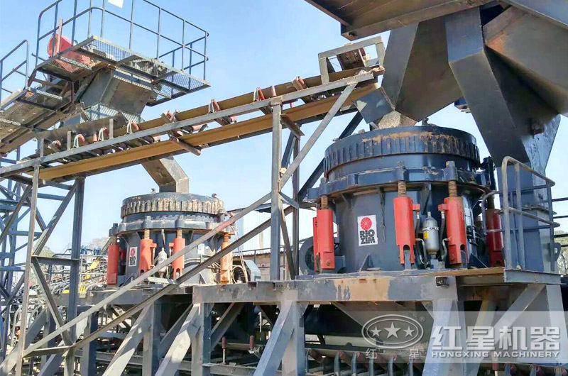 圓錐破碎機工作現場實拍