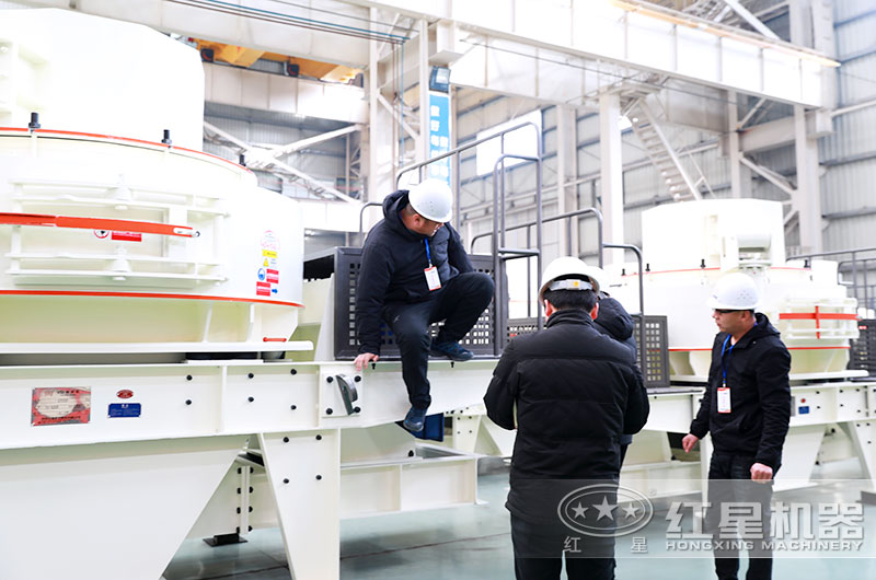 客戶來廠區進行制砂機參觀 客戶來廠區進行制砂機參觀