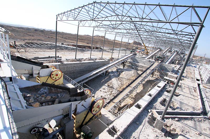 固定式顎式破碎機工作現場 固定式顎式破碎機工作現場