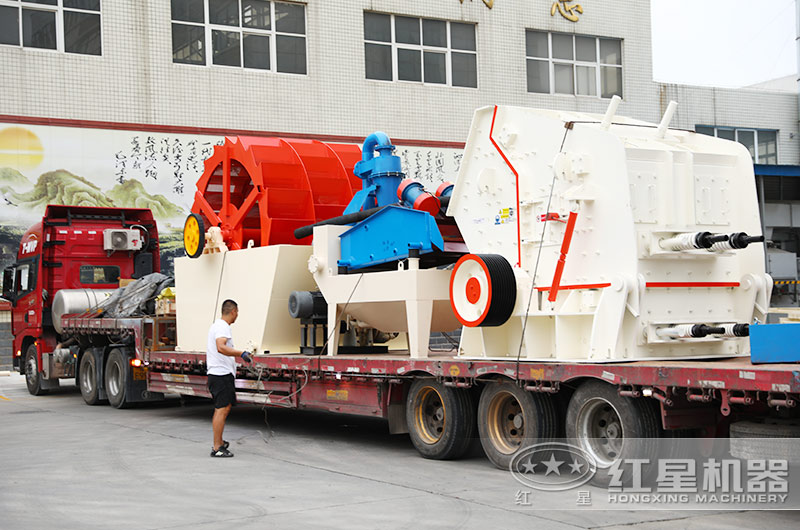 司機師傅打包洗砂機、細沙回收一體機準備發往安徽現場