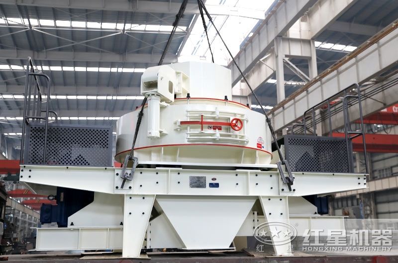 VSI制沙機吊起準備裝車發貨中