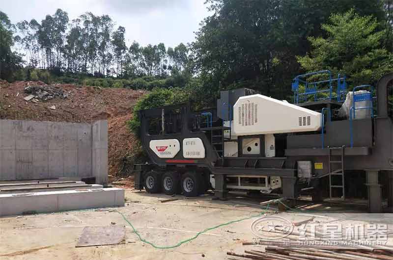 輪胎移動式粉碎機現場實拍