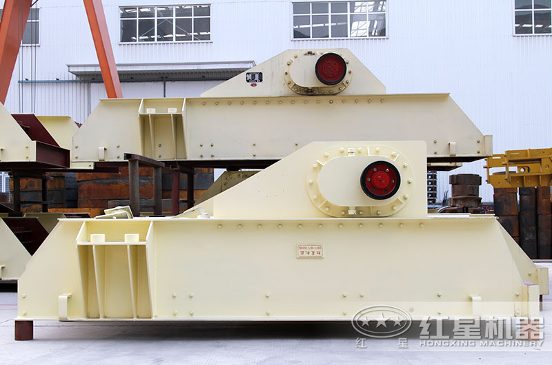 振動(dòng)給料機(jī)廠區(qū)實(shí)拍高清圖片 振動(dòng)給料機(jī)廠區(qū)實(shí)拍高清圖片