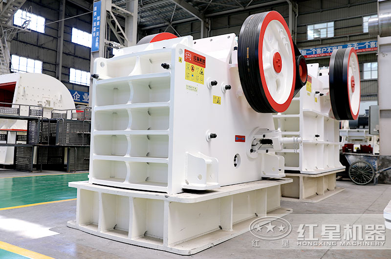 69鄂式破碎機(jī)規(guī)模中等,價(jià)格便宜合理 69鄂式破碎機(jī)規(guī)模中等,價(jià)格便宜合理