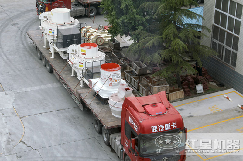 紅星新型鵝卵石制砂機發貨現場 紅星新型鵝卵石制砂機發貨現場