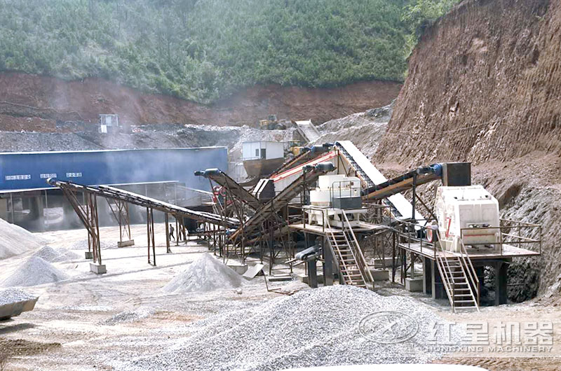 制砂機(jī)生產(chǎn)線現(xiàn)場，破碎軟料