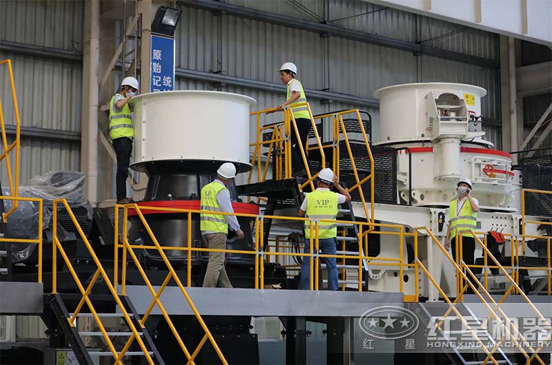 客戶到廠實地考察紅星機(jī)制砂生產(chǎn)設(shè)備