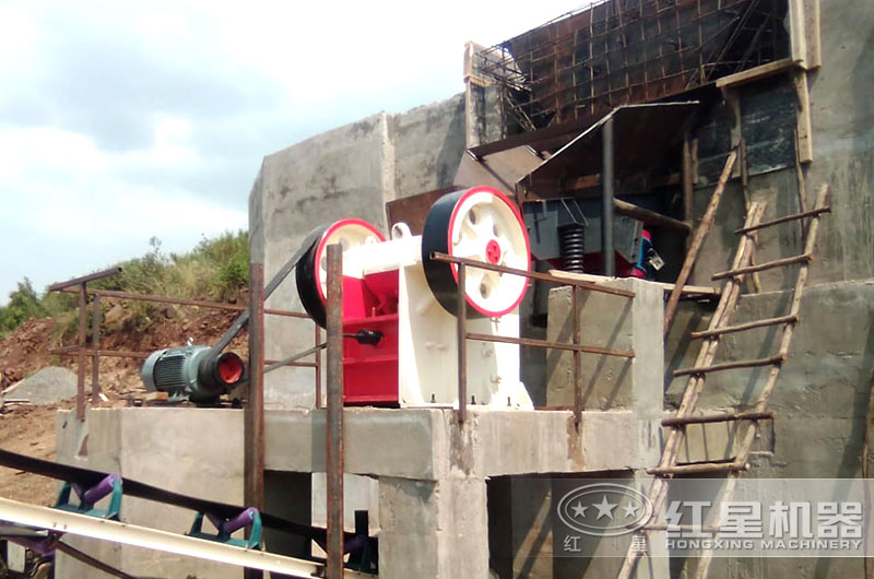 小型碎石機器工作現場圖片 小型碎石機器工作現場圖片