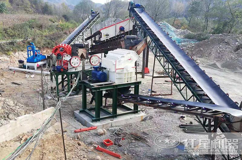 小型制砂機工作現場圖片